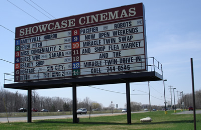 Showcase Cinemas Flint East - Marquee 2005 From Ron Gross (newer photo)